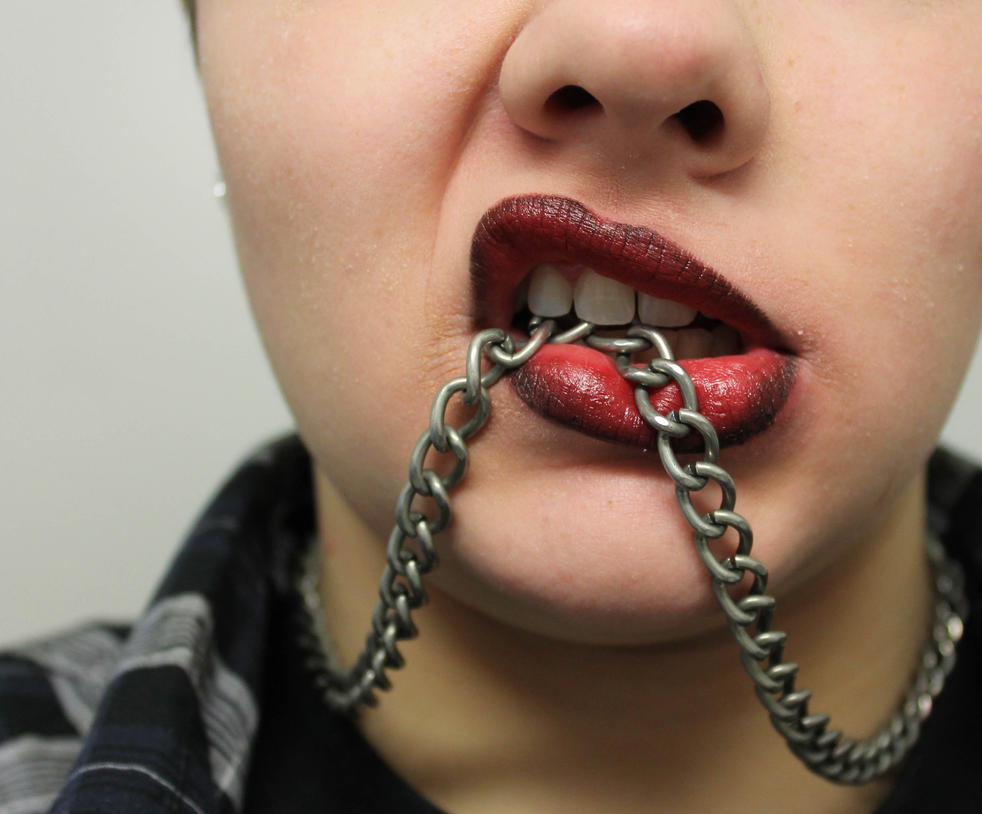 lips_and_chain_2_by_mipaw-d6vz1dl.jpg